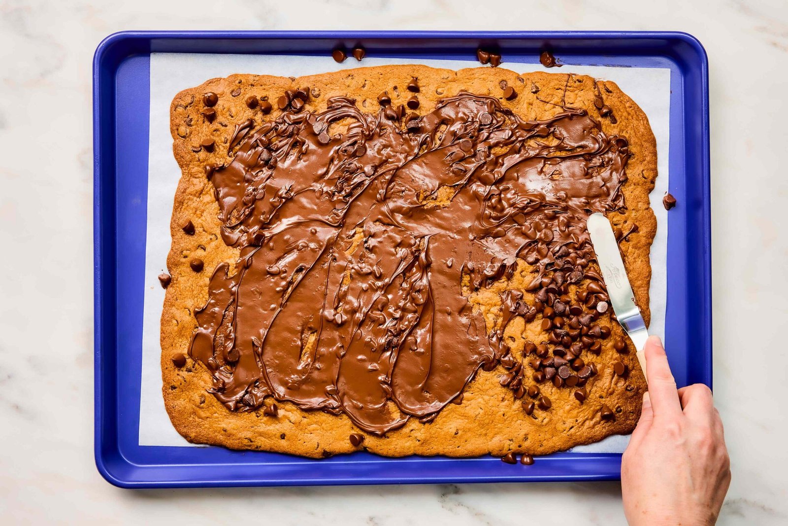 Simply-Recipes-Chocolate-Chip-Cookie-Bark-METHOD-2-fb877e0452364285bc1a0585cff91d4c.jpg