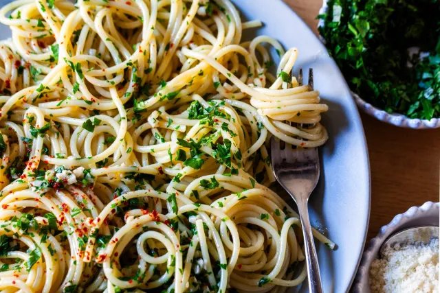 spaghetti-alio-e-olio-6-scaled.jpg